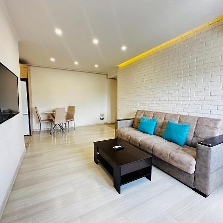 Suite Apartment On Pushkin Street Yerevan Exterior photo