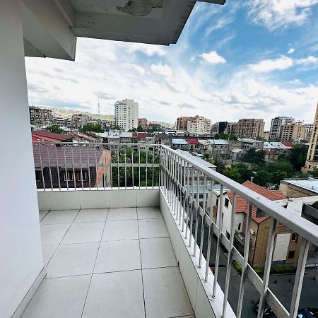 Suite Apartment On Pushkin Street Yerevan Exterior photo
