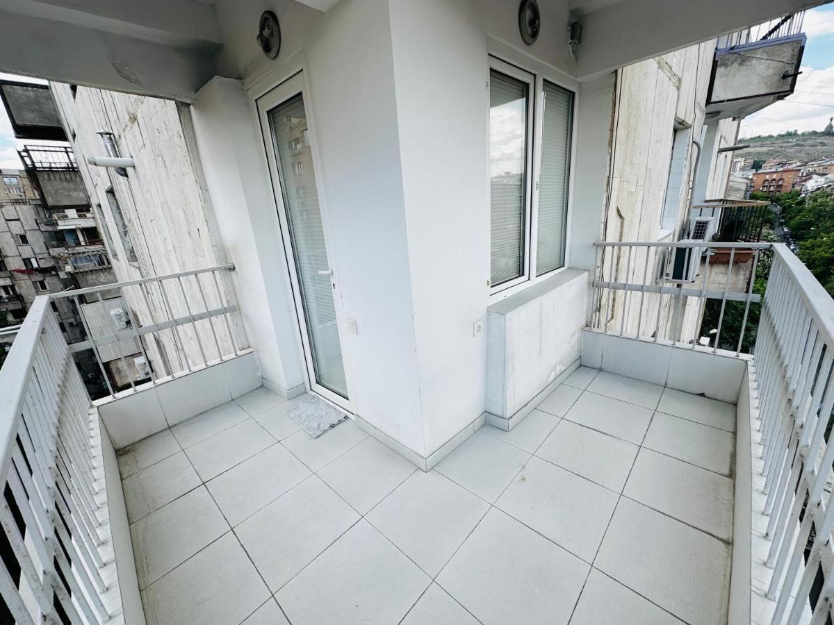 Suite Apartment On Pushkin Street Yerevan Exterior photo